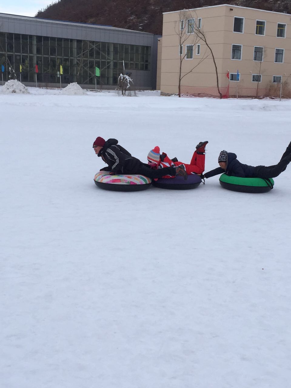 黑龍江大灣滑雪場冰雪樂園成功開幕，河北迪特加油助威